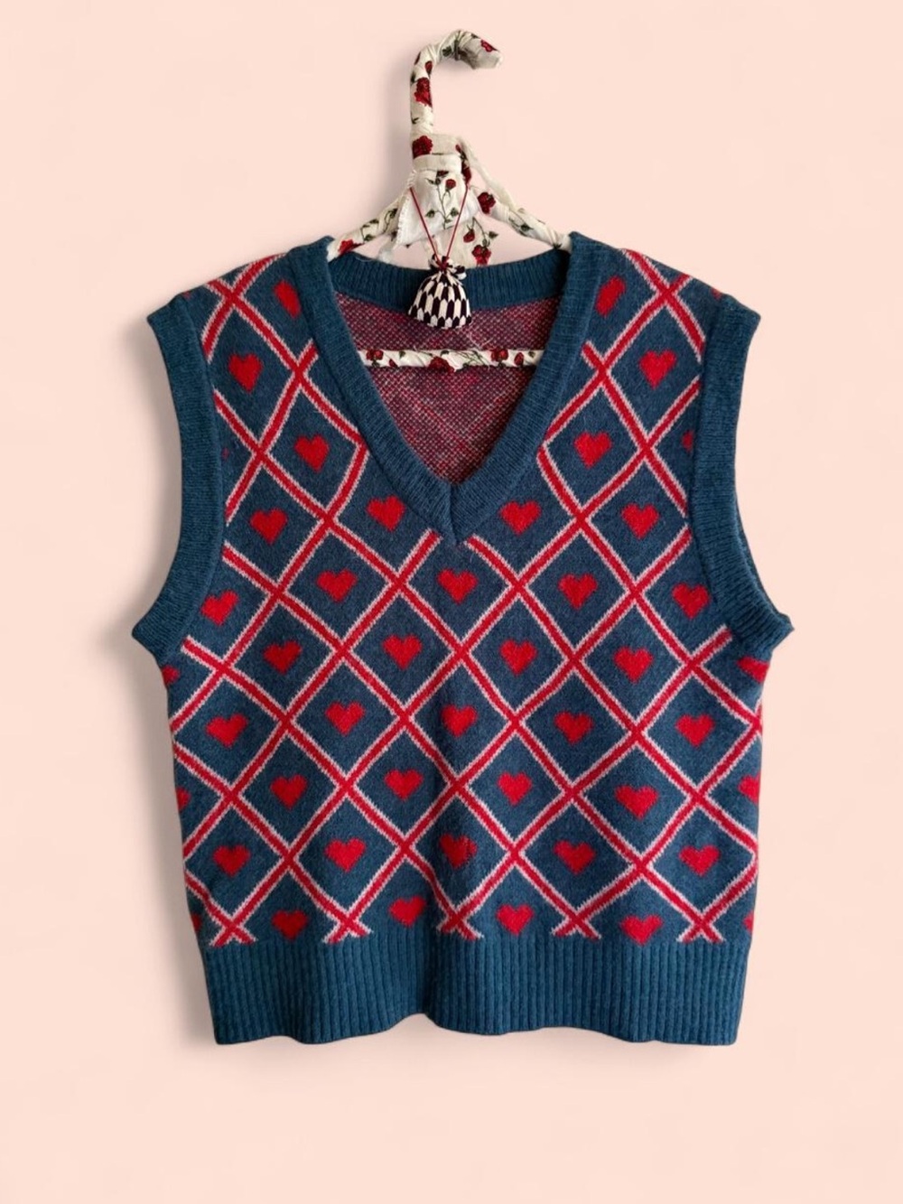 Women’s Blue Knit V-Neck Sweater Vest with Red Heart Pattern OS